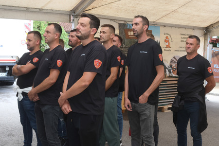 Predaja gasilskega vozila  GVGP-1 PGD Grahovo 12 Foto Ljubo Vukelič